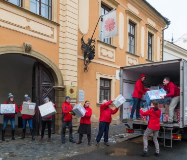 2019_12_Nakládání vánočních balíčků_7
